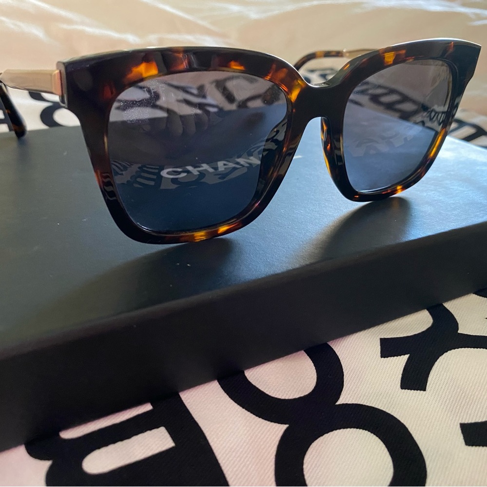 DIFF “Bella” oversized sunglasses